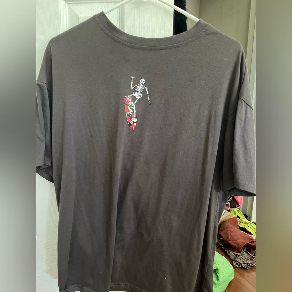 surging skeletons tee